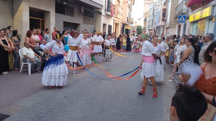 Silla celebra su día grande con la gran procesión del Santísimo Cristo y les danses y «cant de la carchofa»
