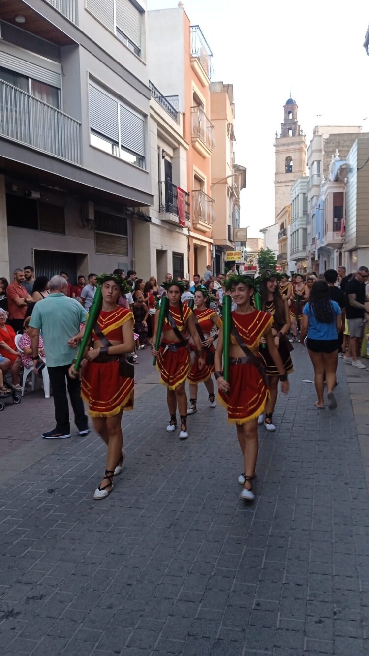 Silla celebra su día grande con la gran procesión del Santísimo Cristo y les danses y «cant de la carchofa»