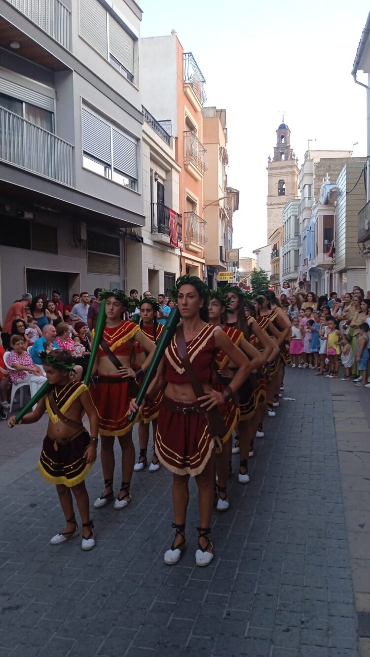 Silla celebra su día grande con la gran procesión del Santísimo Cristo y les danses y «cant de la carchofa»