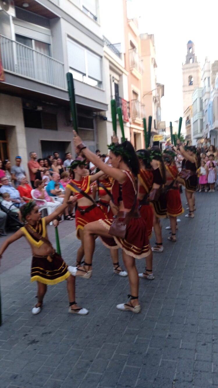Silla celebra su día grande con la gran procesión del Santísimo Cristo y les danses y «cant de la carchofa»