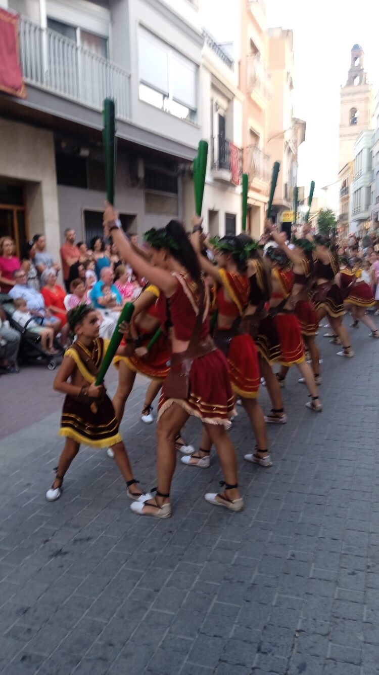 Silla celebra su día grande con la gran procesión del Santísimo Cristo y les danses y «cant de la carchofa»