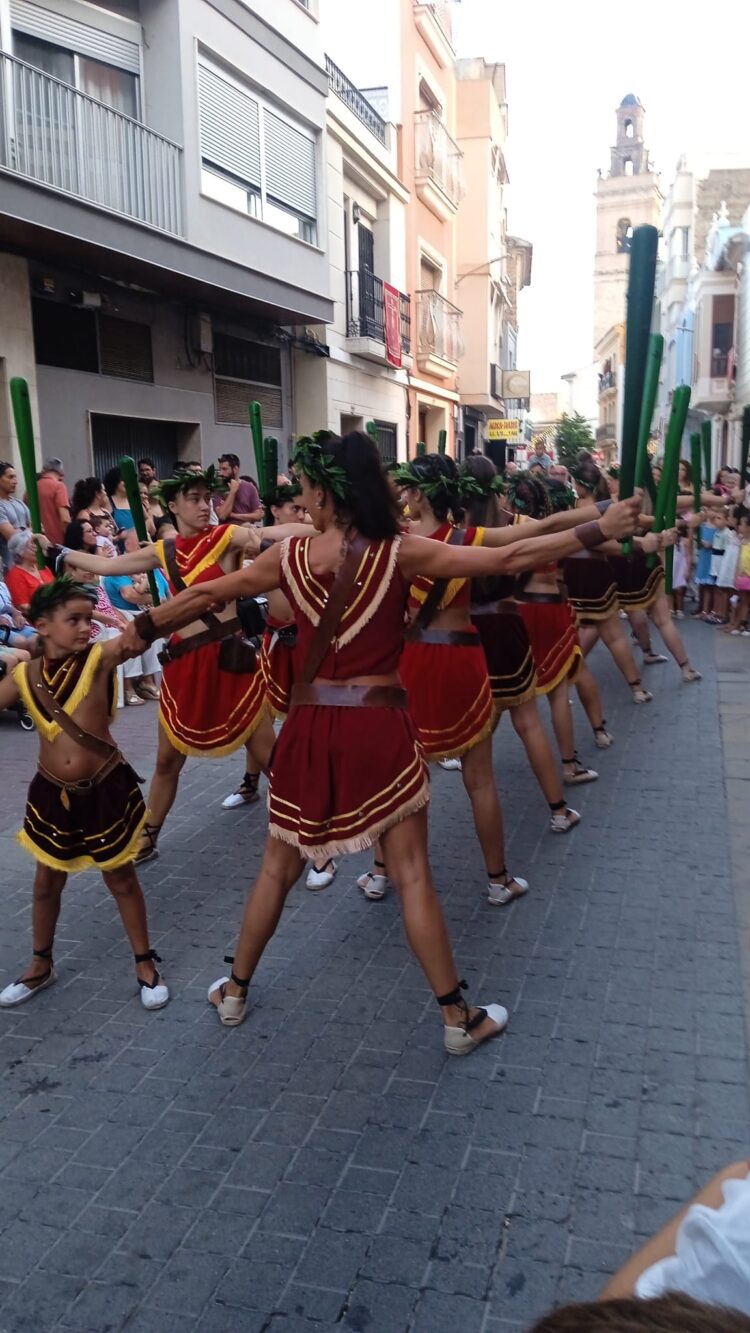 Silla celebra su día grande con la gran procesión del Santísimo Cristo y les danses y «cant de la carchofa»