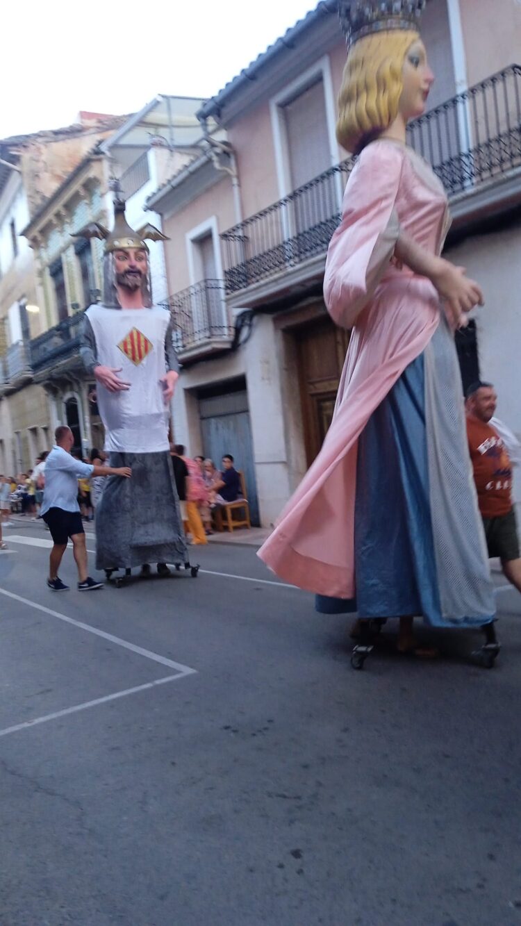 Silla celebra su día grande con la gran procesión del Santísimo Cristo y les danses y «cant de la carchofa»