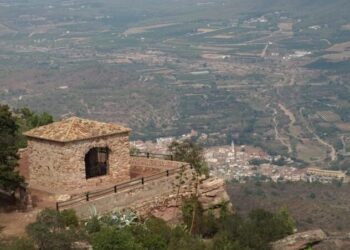 La ermita de la Cruz del Garbí puede que sea propiedad compartida históricamente por Albalat dels Tarongers, Estivella y Segart