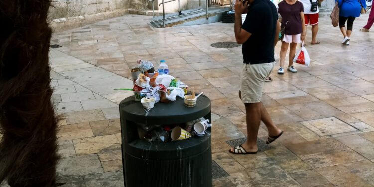 María José Catalá obtiene un muy deficiente en limpieza en pleno puente de agosto 1 María José Catalá obtiene un muy deficiente en limpieza en pleno puente de agosto