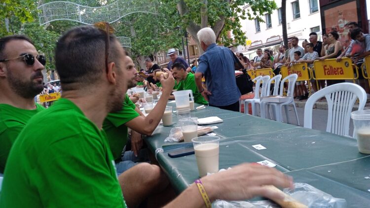 Valentín Ferrer gana el Concurs de Bevedors d’Orchata en fartons con 82 fartons en 37 minutos