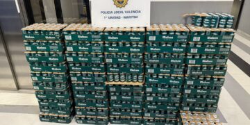 La Policía Local decomisa 5040 latas destinada a la venta ilegal en las playas de Valencia