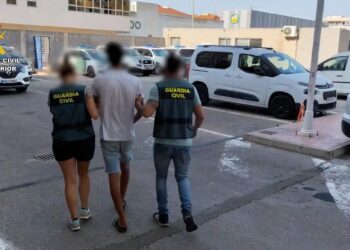 A prisión un joven de 19 años por apuñalar a una mujer en Torrevieja tras intentar robarle en un portal