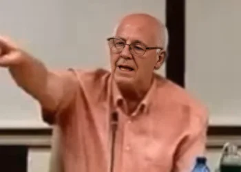 El alcalde de Paiporta expulsa a una vecina argentina del pleno