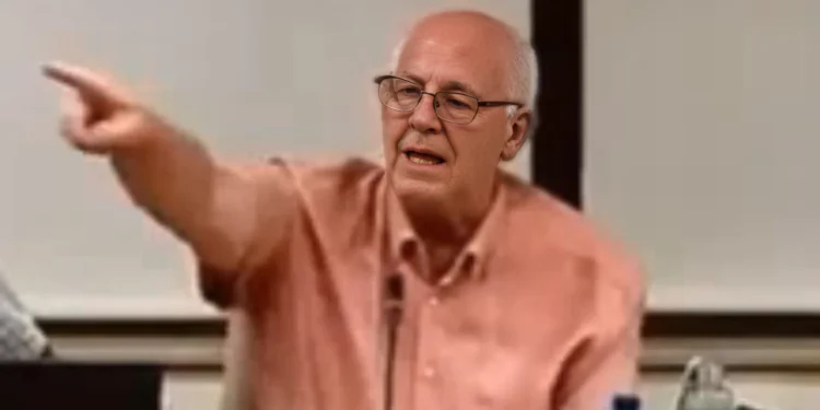 El alcalde de Paiporta expulsa a una vecina argentina del pleno