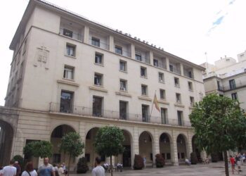 Cinco años de prisión para un camarero de Benidorm por intentar matar a un cliente con un objeto cortante