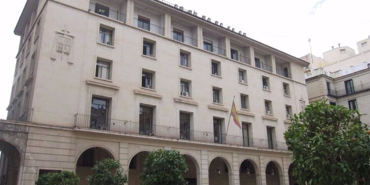 Cinco años de prisión para un camarero de Benidorm por intentar matar a un cliente con un objeto cortante 1 Cinco años de prisión para un camarero de Benidorm por intentar matar a un cliente con un objeto cortante