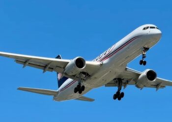 ¿Te han dejado en tierra por overbooking? Así puedes reclamar lo que te corresponde