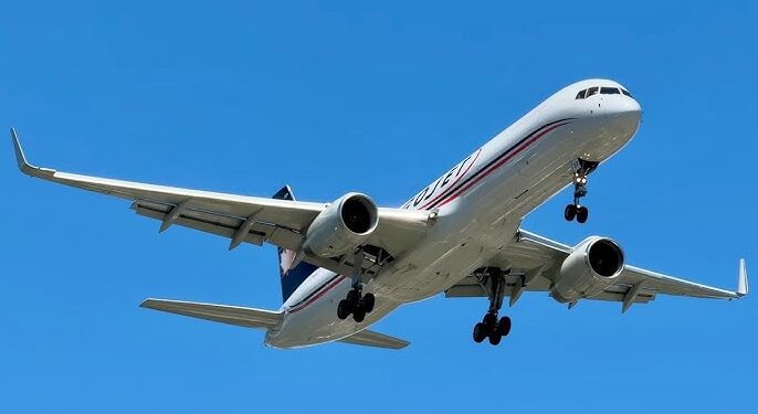 ¿Te han dejado en tierra por overbooking? Así puedes reclamar lo que te corresponde