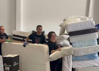 De víctimas a voluntarios: la lección de solidaridad de los afectados por la DANA de Valencia con León tras los incendios