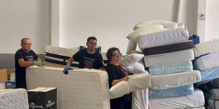 De víctimas a voluntarios: la lección de solidaridad de los afectados por la DANA de Valencia con León tras los incendios 1 De víctimas a voluntarios: la lección de solidaridad de los afectados por la DANA de Valencia con León tras los incendios