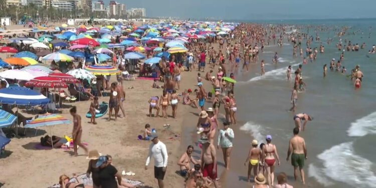 Las vacaciones más caras de la historia hacen más económico viajar al extranjero que quedarse en España 1 Las vacaciones más caras de la historia hacen más económico viajar al extranjero que quedarse en España