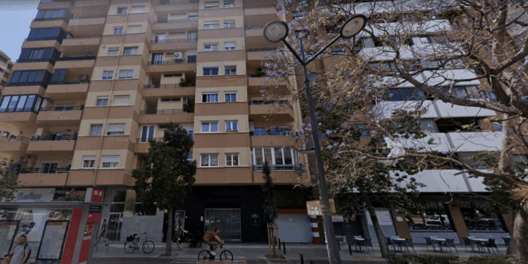 La Policía Local de Valencia interviene en un club cannábico clausurado por presunta venta ilegal de marihuana 1 La Policía Local de Valencia interviene en un club cannábico clausurado por presunta venta ilegal de marihuana