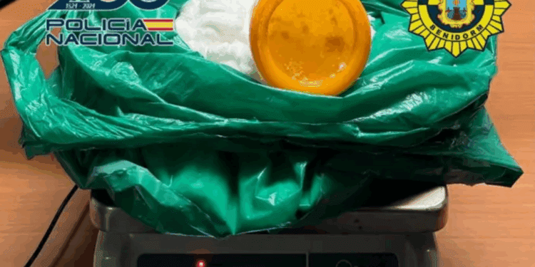 Detenido en Benidorm con un kilo y medio de cocaína tras ser sorprendido en un control policial mientras hacía una videollamada 1 Detenido en Benidorm con un kilo y medio de cocaína tras ser sorprendido en un control policial mientras hacía una videollamada