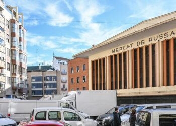 Dos policías abaten a un hombre armado con un cuchillo en una vivienda de Russafa, en Valencia