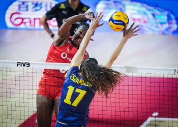 voleibol femenino: La campeona de Europa amarga el estreno de España en el Campeonato del Mundo