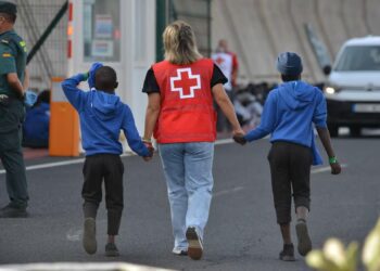 Reparto de menores migrantes en España: comienza el plan estatal con 571 traslados previstos a la Comunitat Valenciana