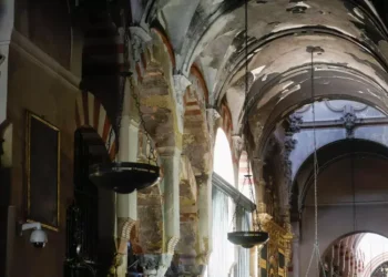 Incendio en la Mezquita-Catedral de Córdoba provoca el colapso de una capilla y daños en otras dos