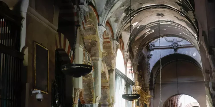 Incendio en la Mezquita-Catedral de Córdoba provoca el colapso de una capilla y daños en otras dos 1 Incendio en la Mezquita-Catedral de Córdoba provoca el colapso de una capilla y daños en otras dos