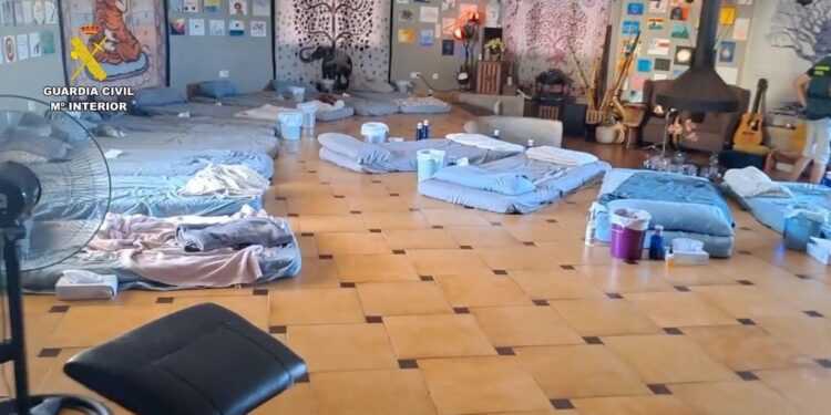 Desmantelada en Pedreguer una organización que ofrecía retiros espirituales con drogas alucinógenas a más de 1.000 euros por persona 1 Desmantelada en Pedreguer una organización que ofrecía retiros espirituales con drogas alucinógenas a más de 1.000 euros por persona