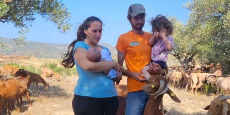 Zarra celebra el nacimiento de dos bebés en la misma semana: “una doble bendición” para el futuro del pueblo 1 Zarra celebra el nacimiento de dos bebés en la misma semana: “una doble bendición” para el futuro del pueblo