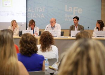 El Hospital La Fe recibe el certificado de excelencia por su compromiso en la eliminación de la Hepatitis C