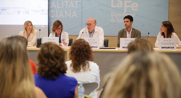 El Hospital La Fe recibe el certificado de excelencia por su compromiso en la eliminación de la Hepatitis C 1 El Hospital La Fe recibe el certificado de excelencia por su compromiso en la eliminación de la Hepatitis C