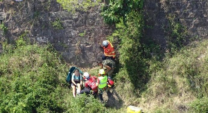 Rescatan a una ciclista tras caer tres metros en el barranco de Gátova, en Valencia 1 Rescatan a una ciclista tras caer tres metros en el barranco de Gátova, en Valencia