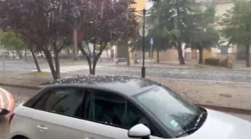 Tormentas intensas descargan en Castellón: granizadas en el interior norte y más de 35 litros por metro cuadrado en Vilafranca