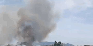 Incendio en Massalavés que afecta a un desguace y a campos cercanos y corta MetroValencia