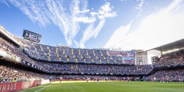 El Valencia CF prohíbe comer pipas en Mestalla