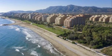 Fallece un bañista de 88 años ahogado en la playa de les Amplaries de Oropesa