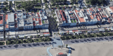 Un incendio destruye parte de un restaurante de la playa