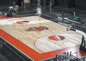 El Roig Arena monta su pista en ‘modo basket’