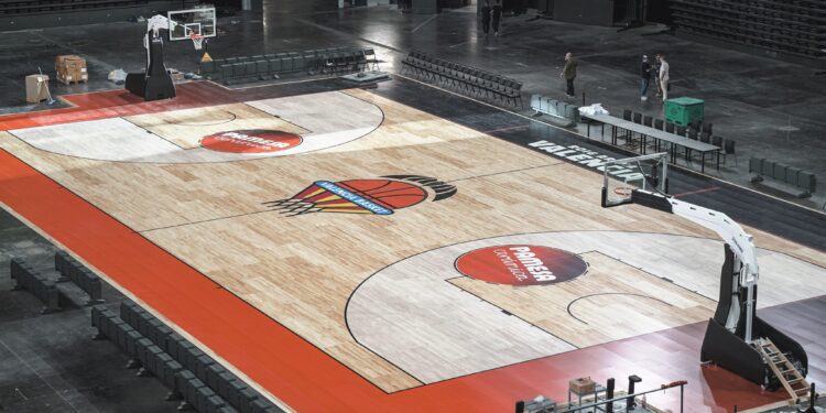 El Roig Arena monta su pista en ‘modo basket’