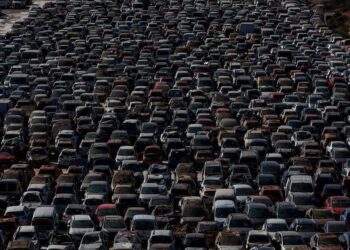 Descubren en l’Horta Sur un taller clandestino que desguazaba coches afectados por la DANA para vender piezas al extranjero
