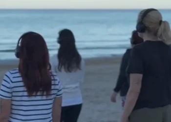 Silent Respira: la meditación silenciosa con cascos que conquista Alicante