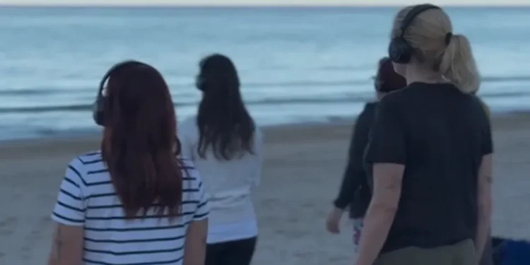 Silent Respira: la meditación silenciosa con cascos que conquista Alicante 1 Silent Respira: la meditación silenciosa con cascos que conquista Alicante