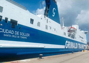 Incendio en la sala de máquinas de un Buque en el Puerto de Valencia obliga a activar el Plan de Emergencias