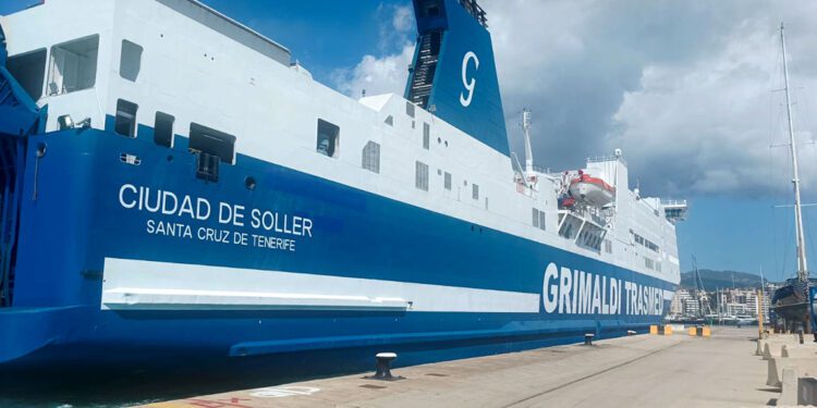 Incendio en la sala de máquinas de un Buque en el Puerto de Valencia obliga a activar el Plan de Emergencias