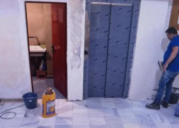 Ascensores en huelga: La DANA los dejó fritos y diez meses después siguen de vacaciones