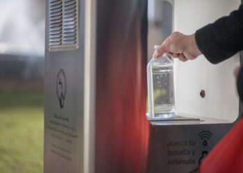 Valencia refuerza su red de fuentes de agua refrigerada con 20 nuevos puntos en los barrios