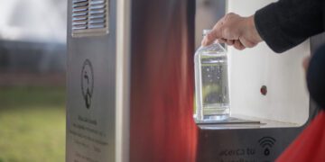Valencia refuerza su red de fuentes de agua refrigerada con 20 nuevos puntos en los barrios