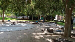 Obras de renovación de los juegos infantiles en el jardín de Polifilo 2 0902 Jardi de Polifilo 2
