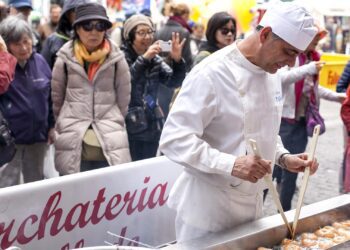 Valencia adelanta los plazos para pedir los permisos de actividades y de ocupación del dominio público para las Fallas de 2026